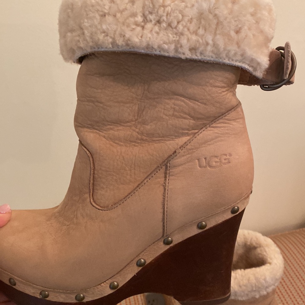 UGG  Tan Suede Heeled Booties With Sherpa Lining Women’s Size 6 - Picture 4 of 11